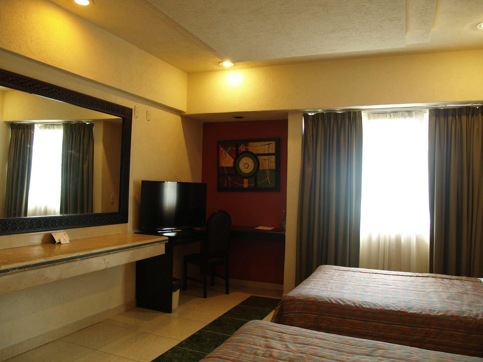 Hotel Real Del Sol - Zona Expo Industrial 과달라하라 외부 사진