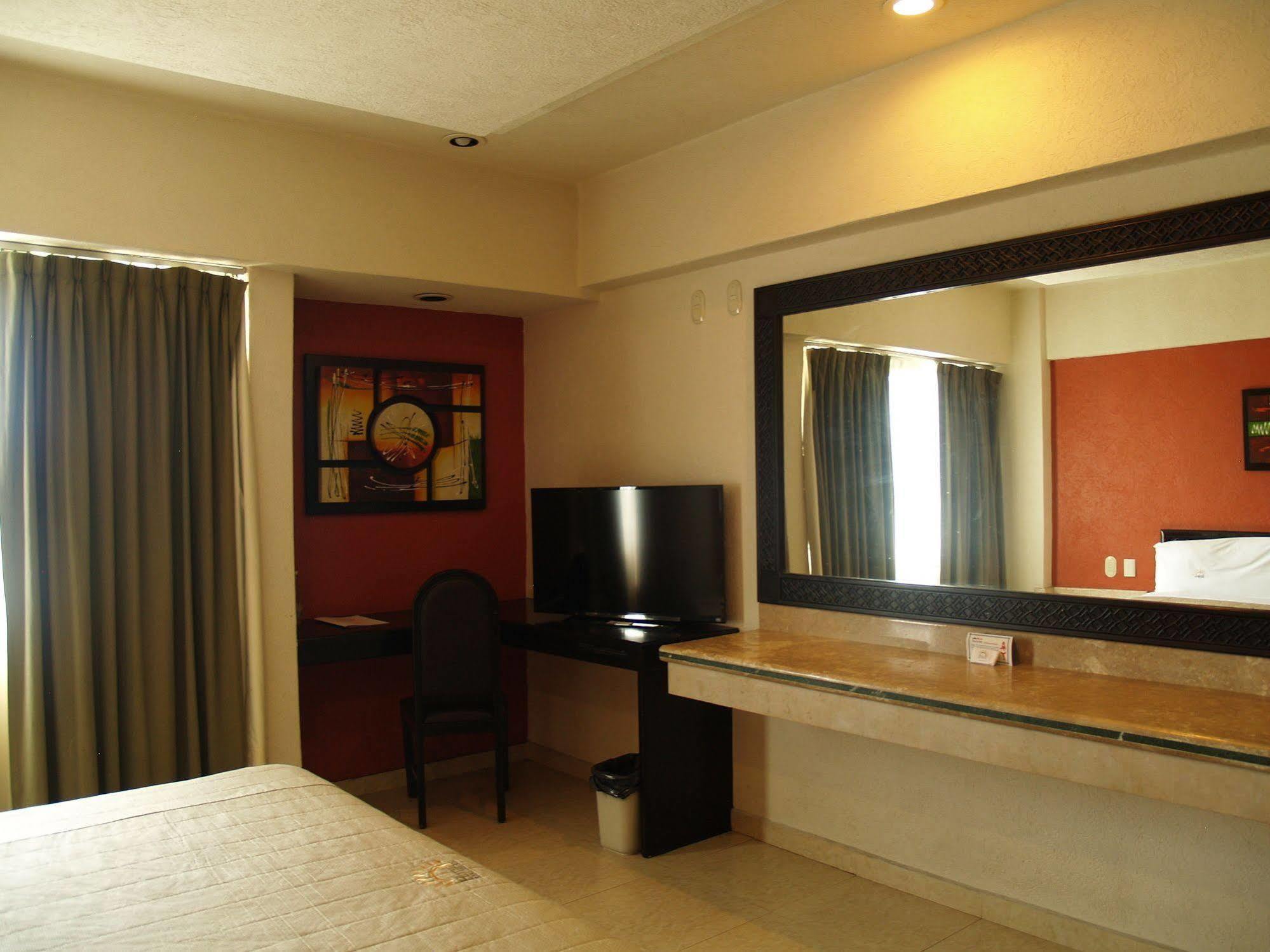 Hotel Real Del Sol - Zona Expo Industrial 과달라하라 외부 사진